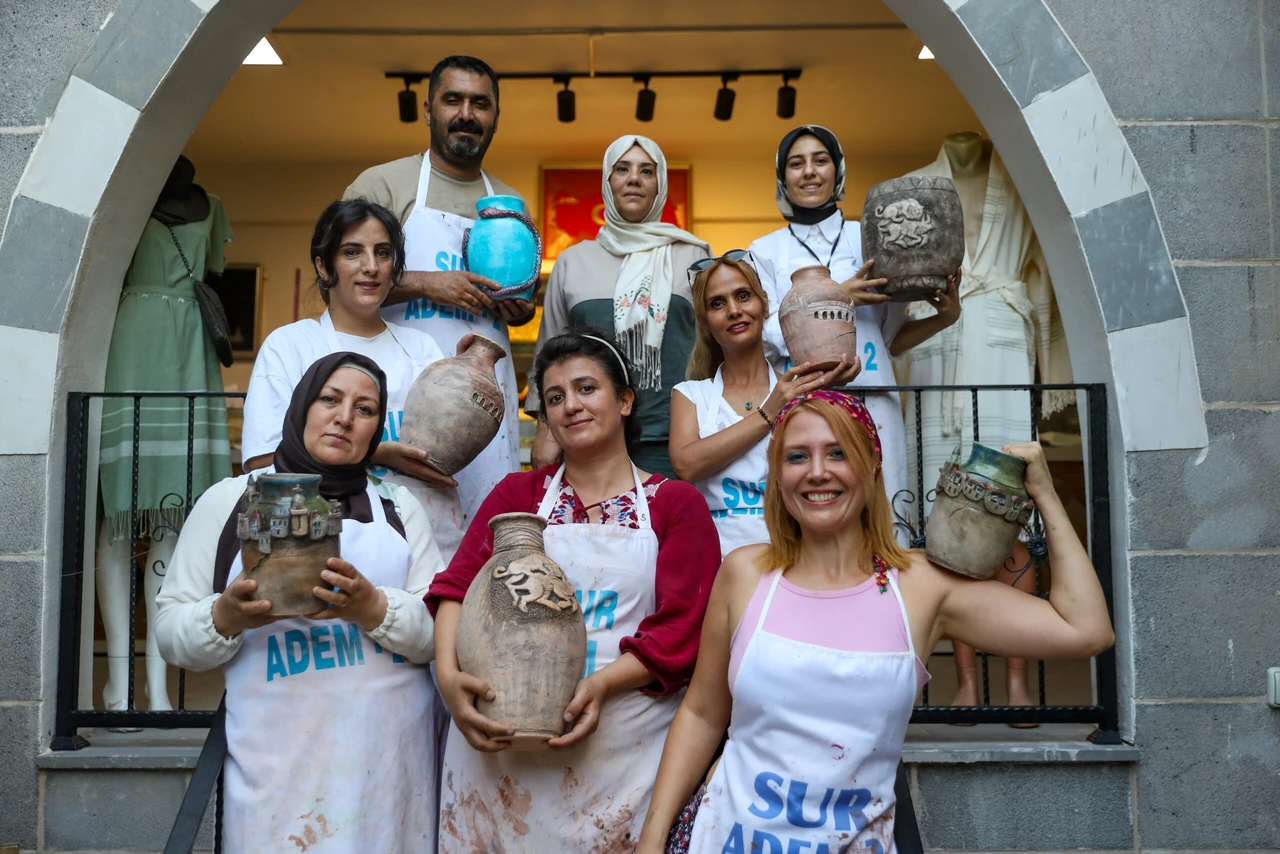 Women's hands shape Diyarbakir's heritage in clay, color