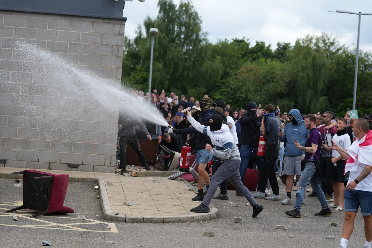 Far-right riots, Islamophobic attacks spread across UK, sparking fear in Muslims