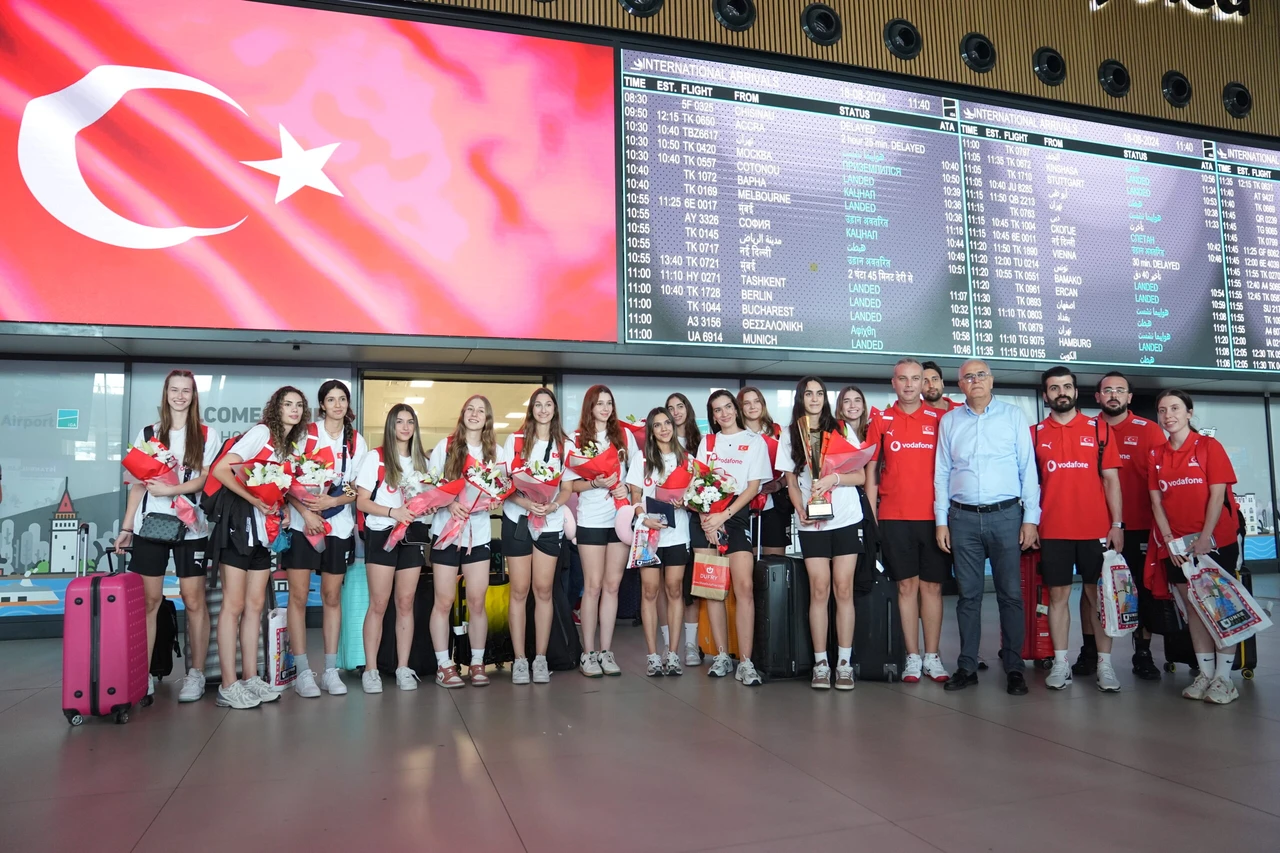 Türkiye's U20 women's volleyball team defeats Italy, wins European Championship