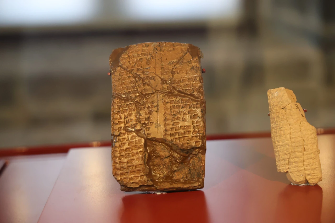 Centuries-old clay tablet with women's names wows visitors in Türkiye's Diyarbakir