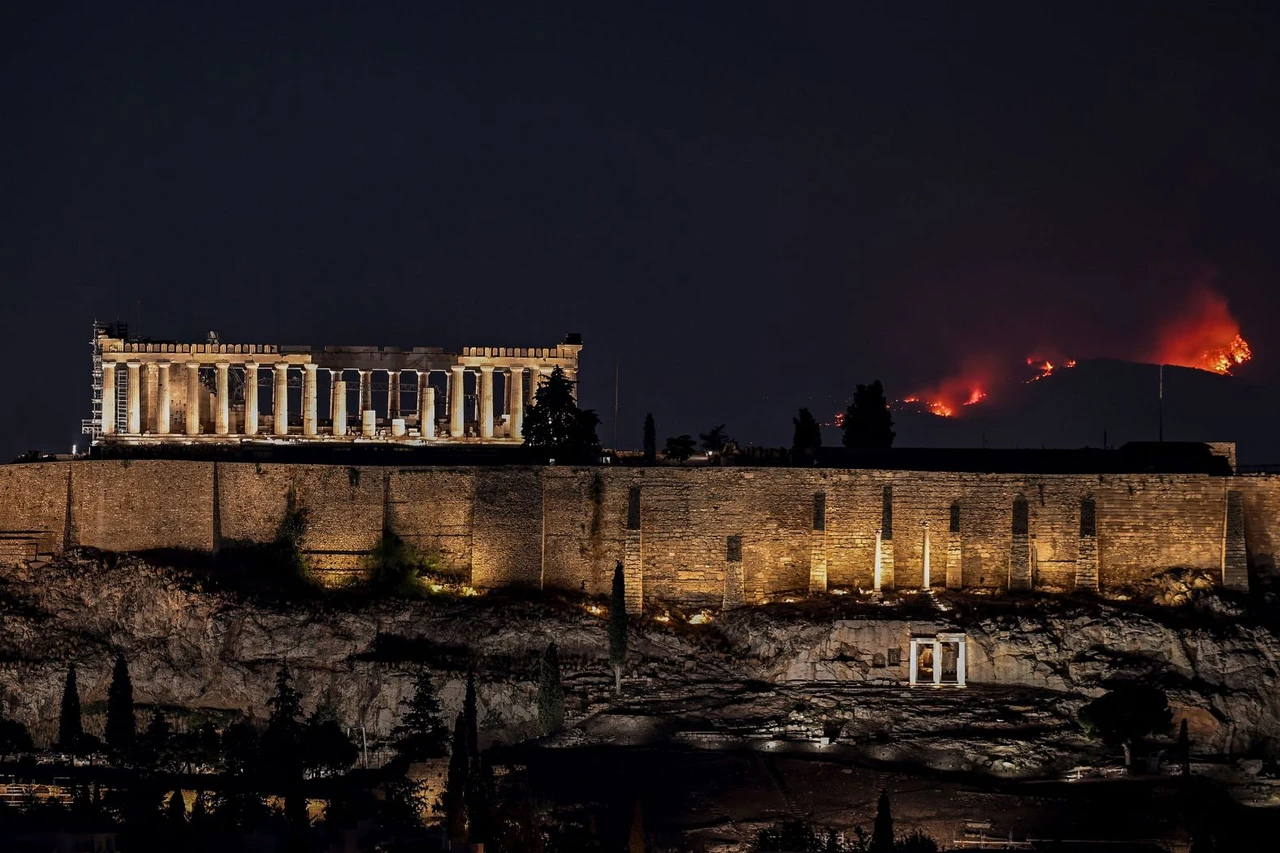 Can Acropolis survive Athens' raging wildfires?