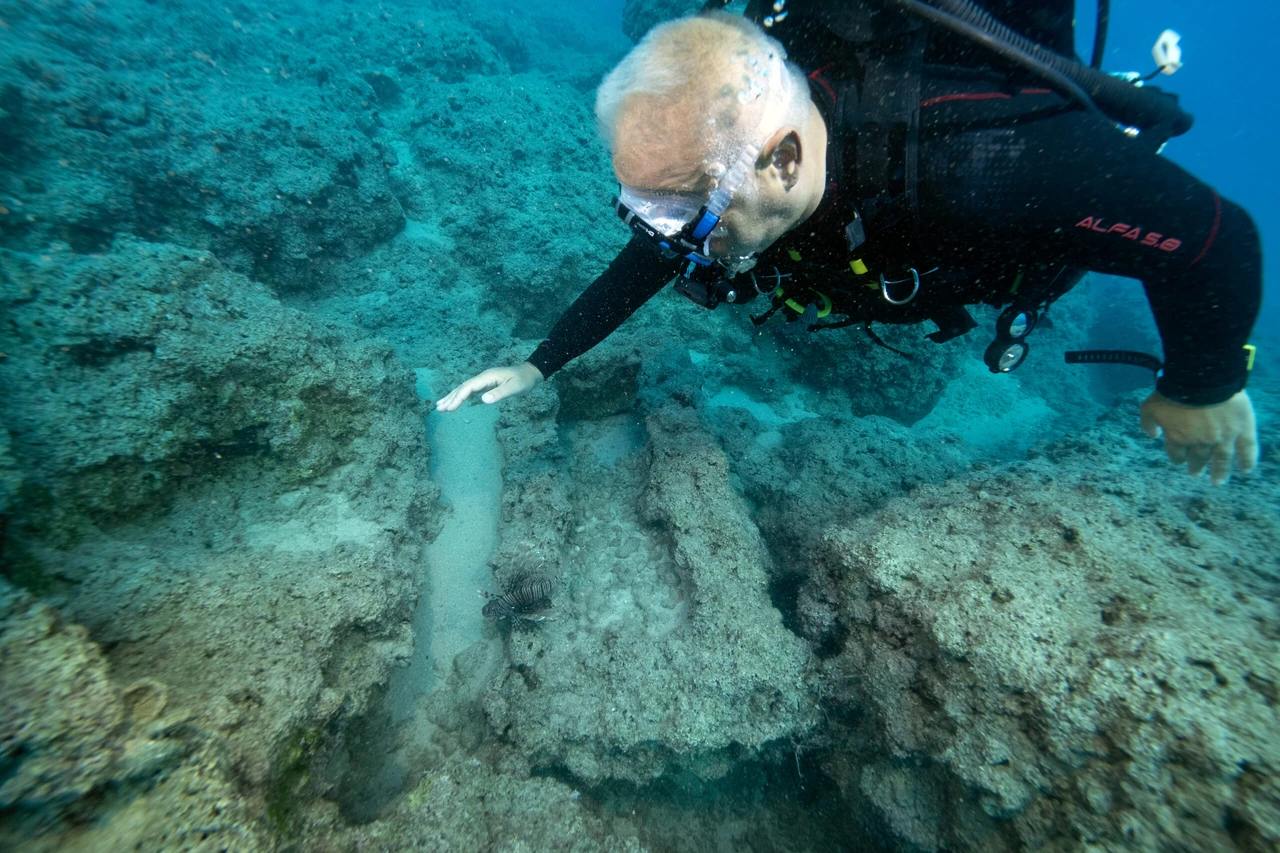 Türkiye shines in underwater archaeology as tourism minister explores world's oldest shipwreck