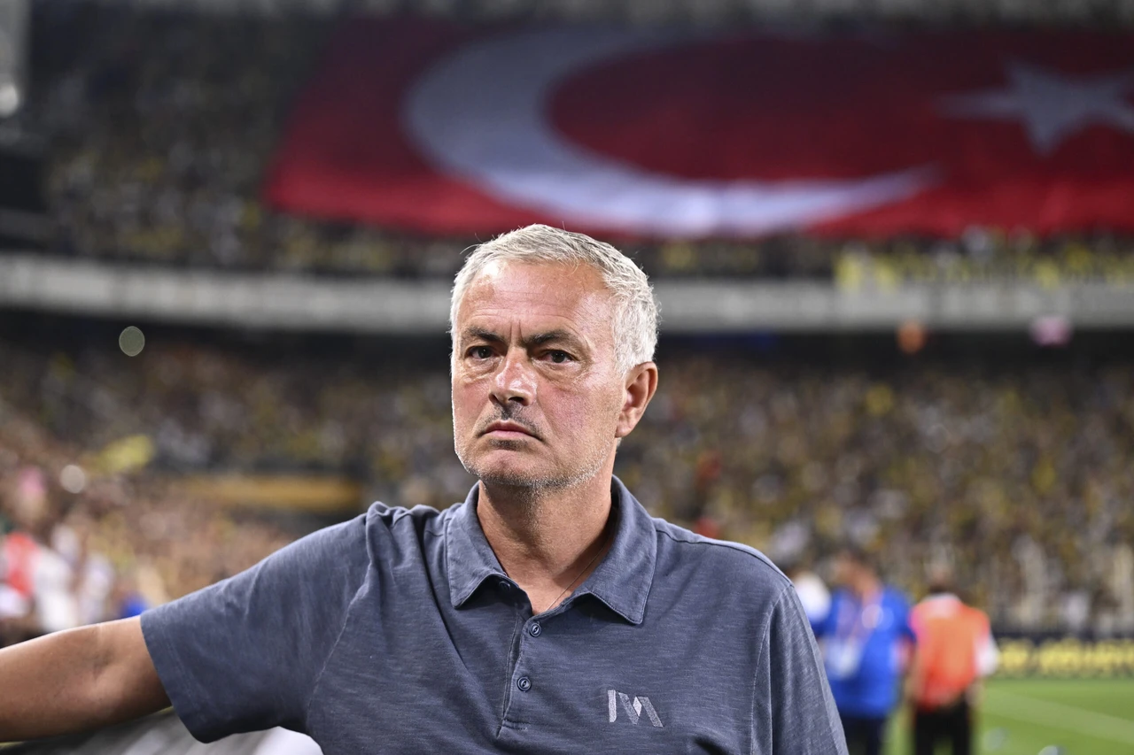 Tension between Fenerbahce president and Mourinho over fiery speech to players