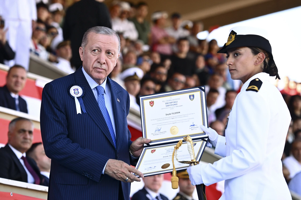 Turkish female cadets top Türkiye’s National Defense University graduation