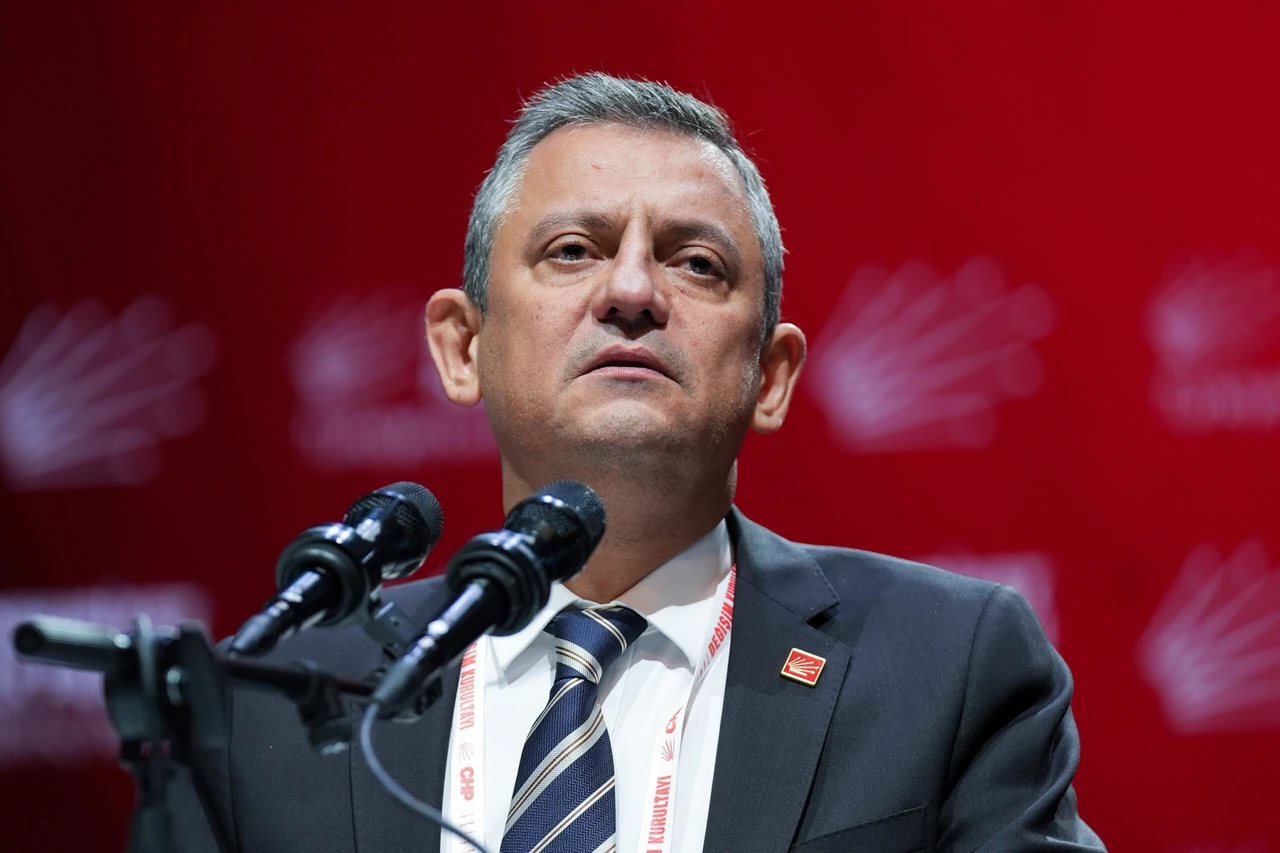 Main opposition leader Ozel calls for early elections in November 2025