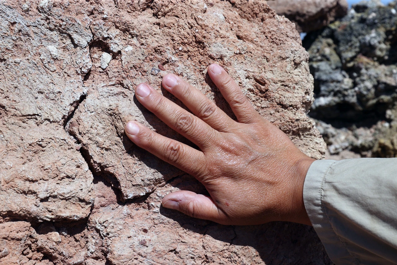 Ancient handprints offer glimpse into life in Türkiye’s past