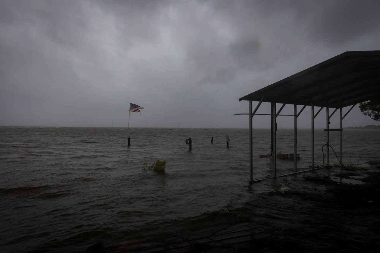 Storm Helene leaves 1.1 million without power in Florida