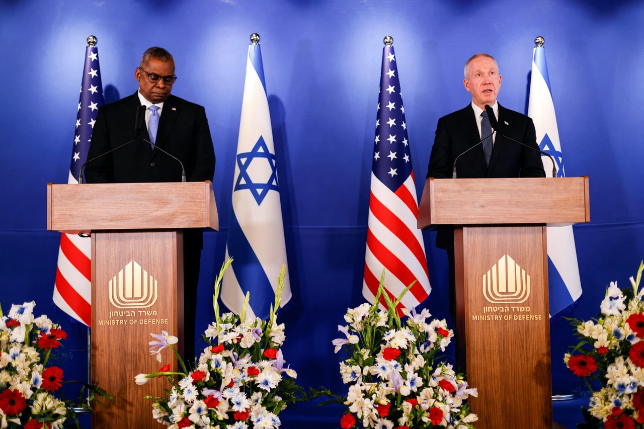 US defense secretary discusses security developments with Israeli counterpart