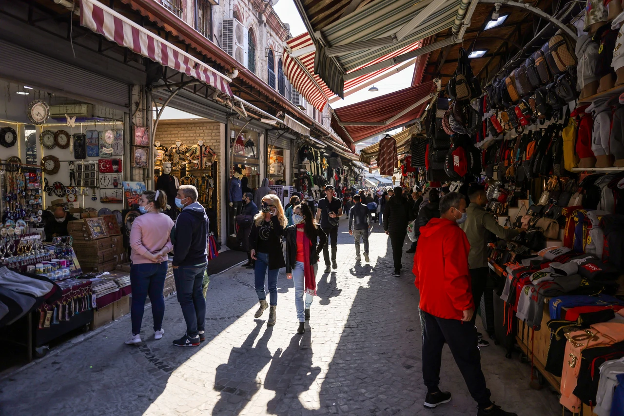 Türkiye’s consumer confidence index rises to 78.2 in September