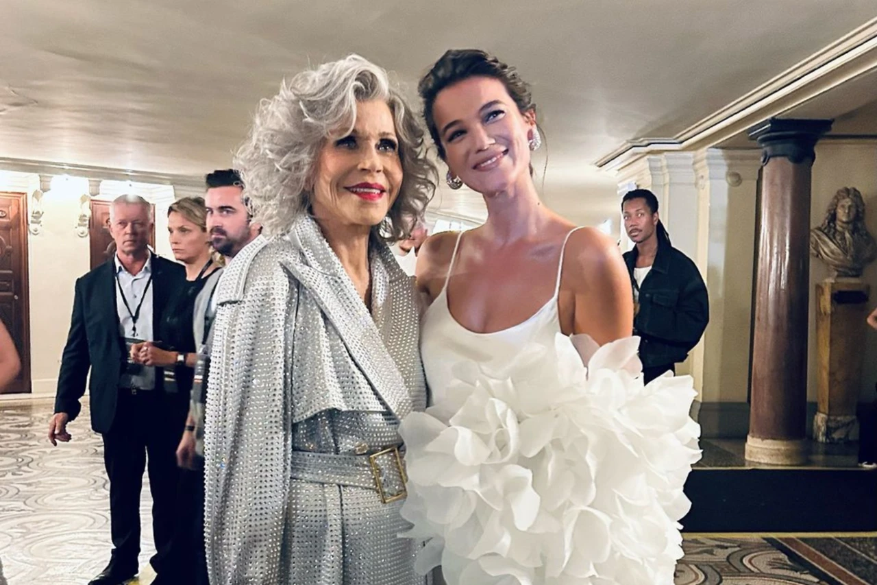 Turkish actor Pinar Deniz meets Jane Fonda, Cara Delevingne at Paris Fashion Week