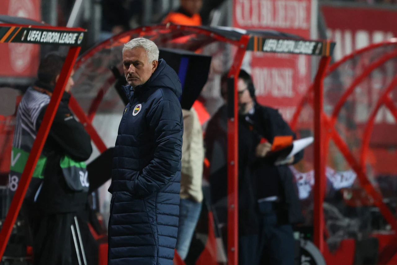 Mourinho's Fenerbahce draws 1-1 with Twente in UEFA Europa League match