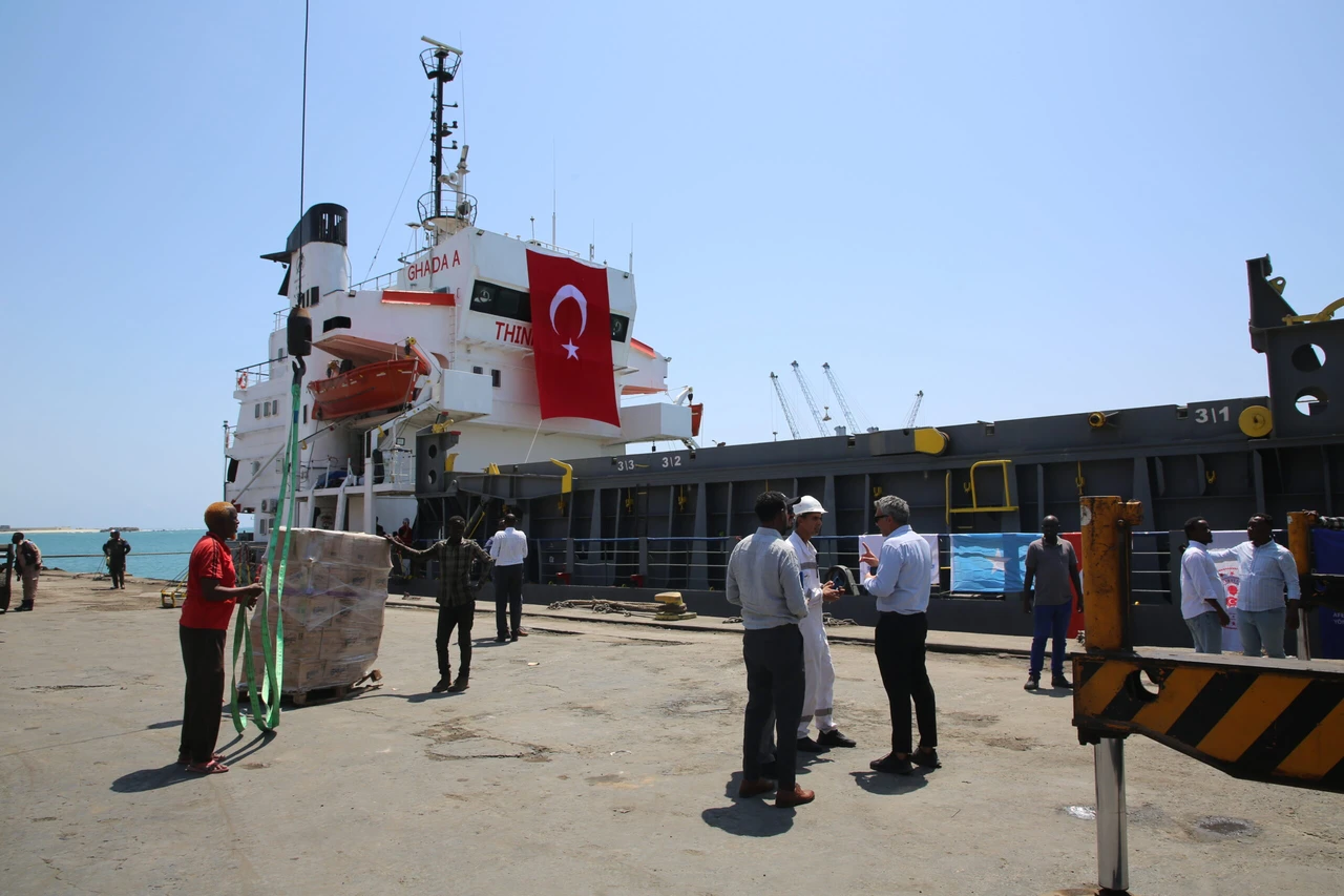 Türkiye sends 3,000 tons of humanitarian aid to Somalia