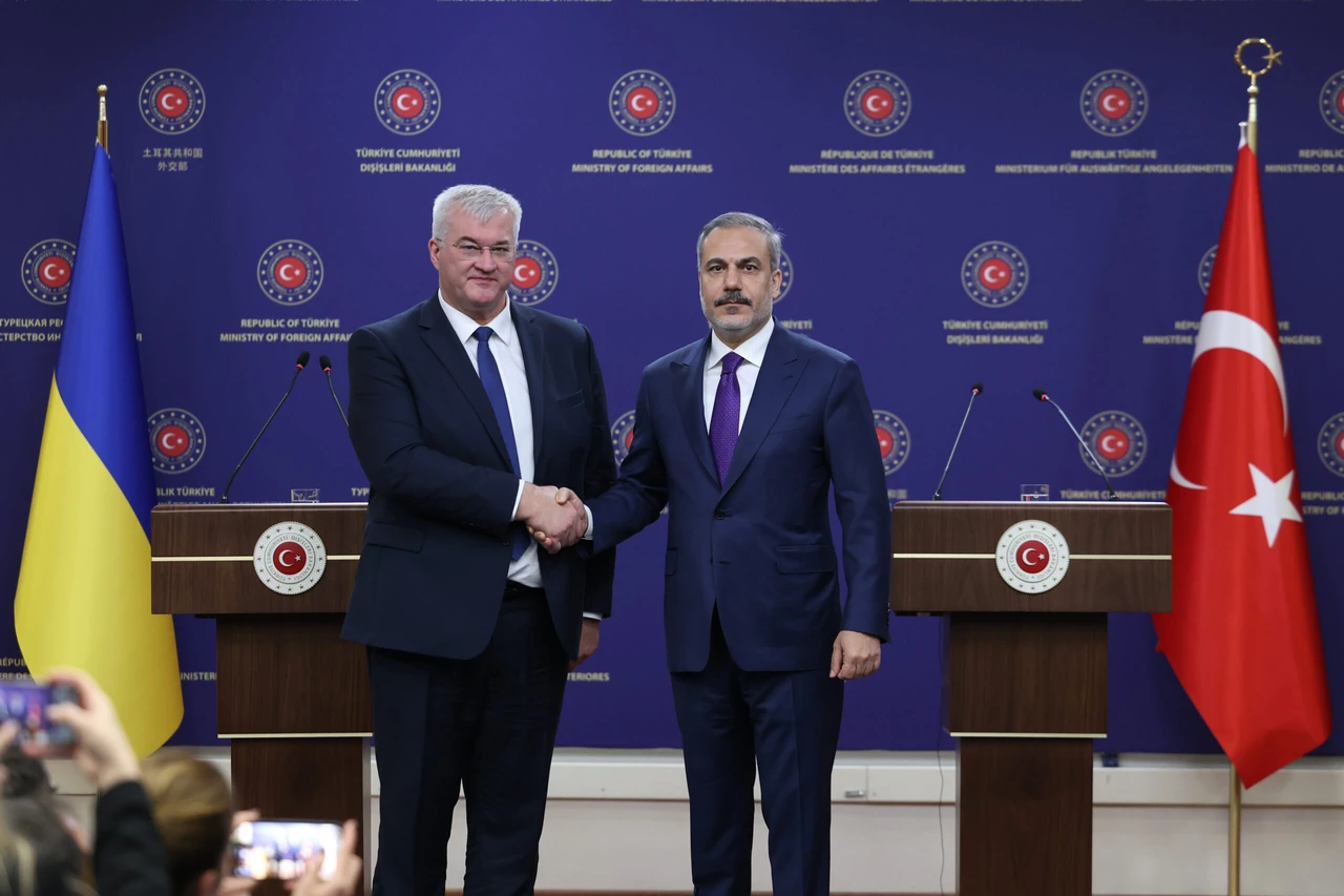 Ukraine's FM stresses peace formula as sole solution in conference with Türkiye's Fidan