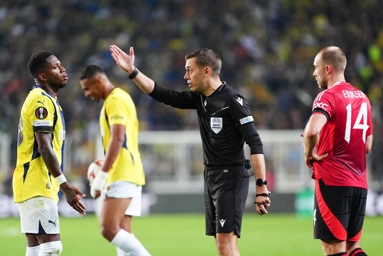 Fenerbahce draws 1-1 with Manchester United in Europa League clash