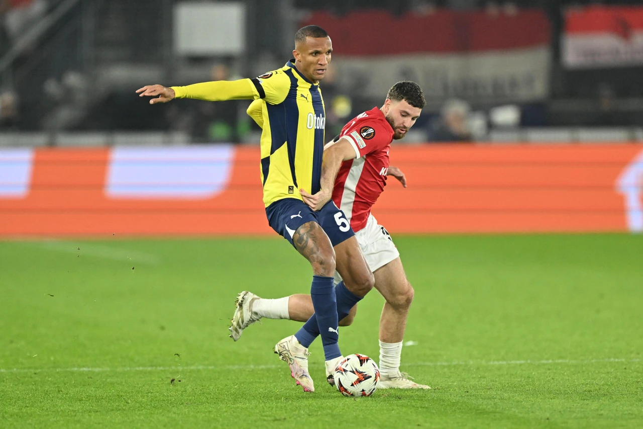 Fenerbahce suffers first Europa League loss with 3-1 defeat to AZ Alkmaar