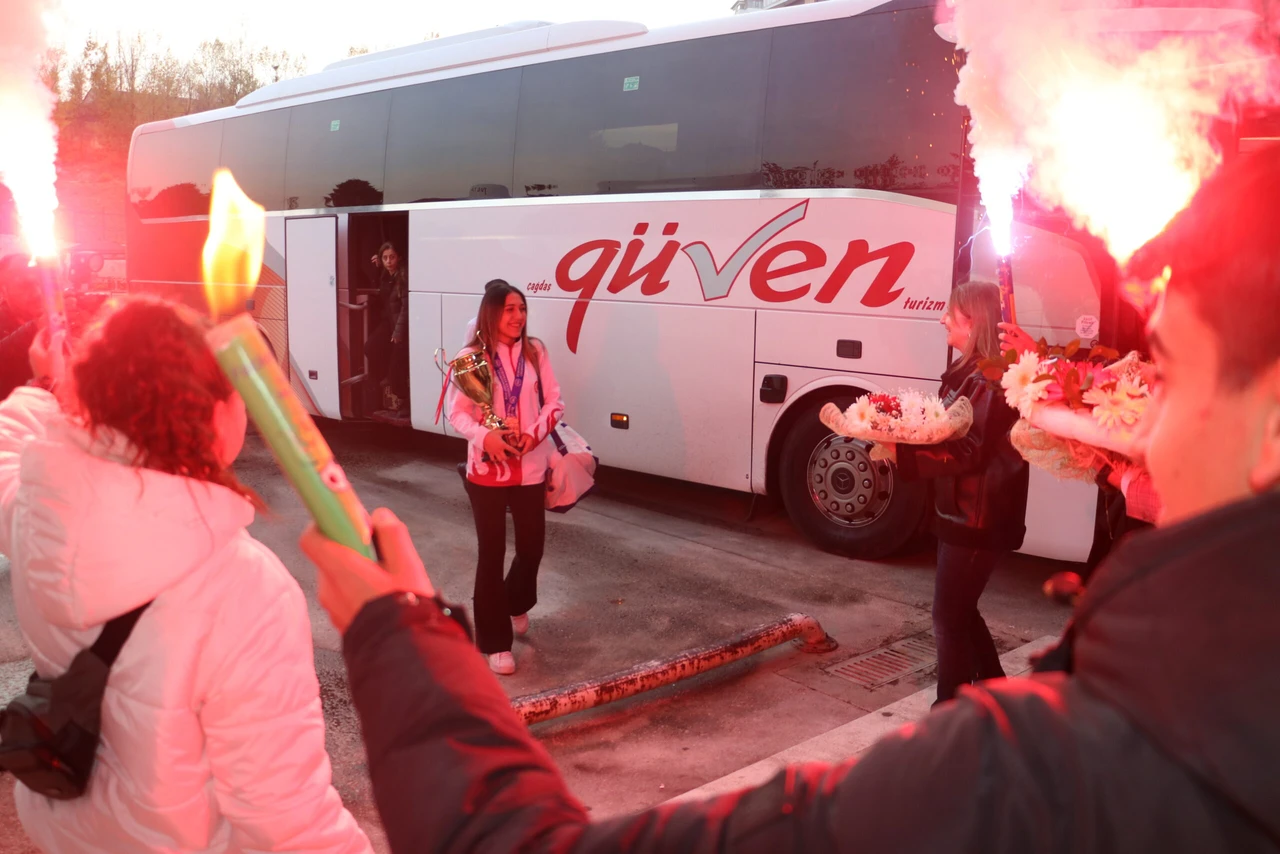 Türkiye’s 1st European kickboxing champion Asuman Ciglioglu returns home 2 Asuman Ciglioglu