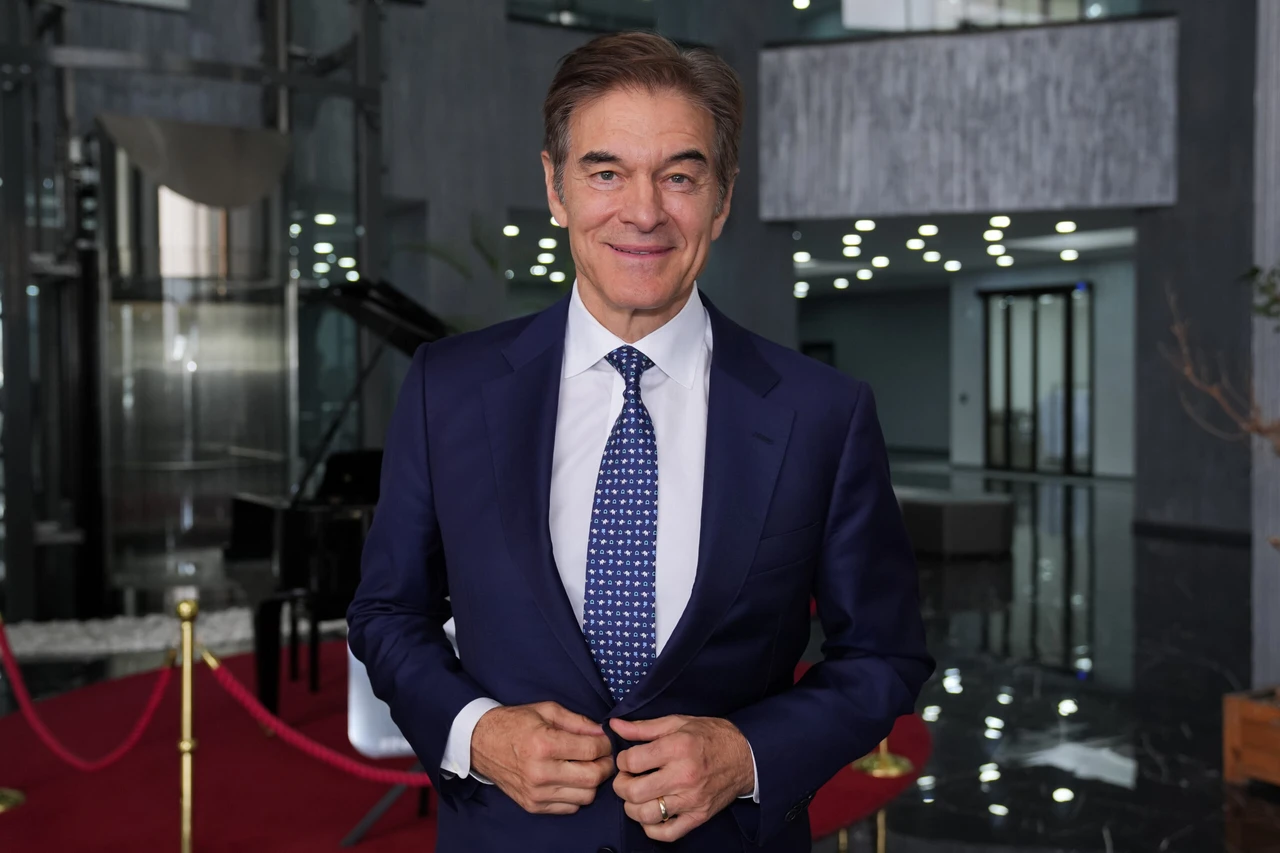 Turkish-American heart surgeon Mehmet Oz visits a medical facility, in Ankara, Türkiye, May 2, 2024. (AA Photo)