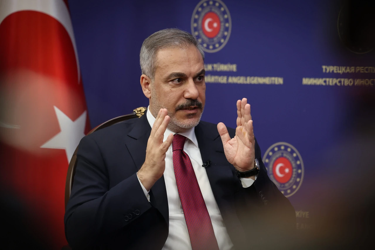 Türkiye’s foreign minister stresses urgency of rebuilding Syria amid crisis