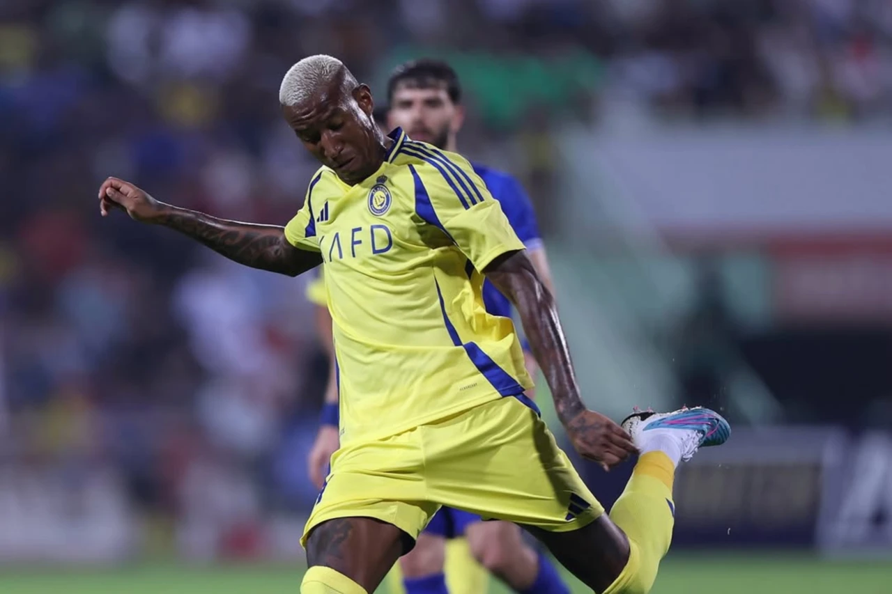 Anderson Talisca in action during Al-Nassr FC