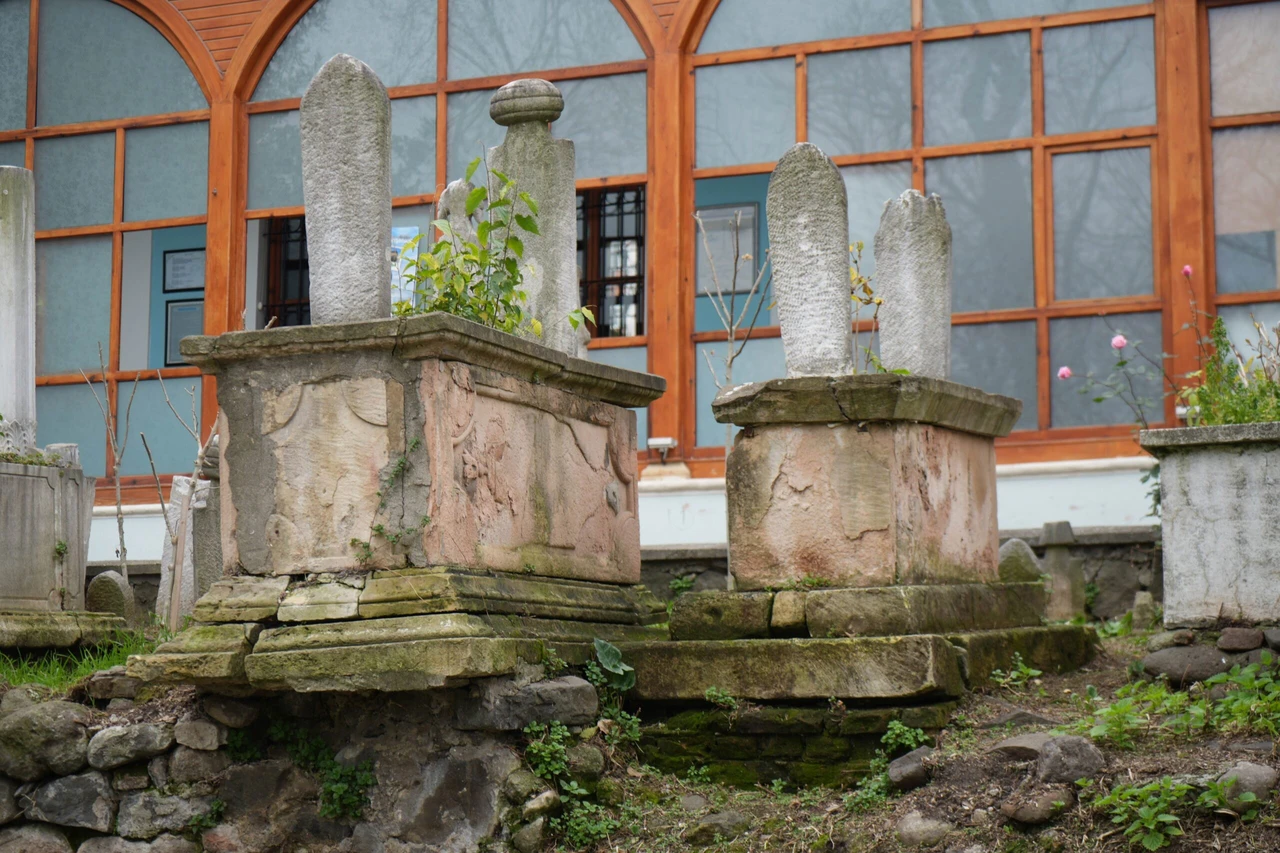 Seyyid Kutbiddin Cemetery