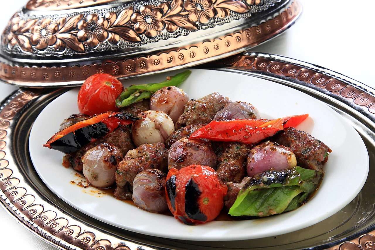 A plate of Palace Kebab, a traditional dish from Ottoman Turkish cuisine, showcasing rich flavors and historical culinary heritage. (Adobe Stock Photo)