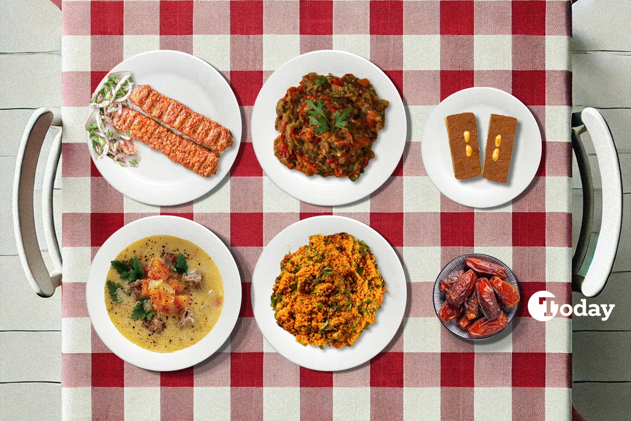 Full-course Turkish iftar meal with Adana kebab, grilled eggplant dip, bulgur salad, lamb soup, pistachio semolina cake, and dates on a checkered tablecloth.