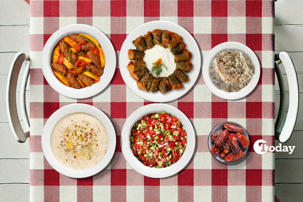 A well-prepared Turkish iftar table with classic dishes, including nohutlu yayla corbasi, etli yaprak sarma, Izmir kofte, coban salatasi, and tahinli kadayif, served alongside dates.