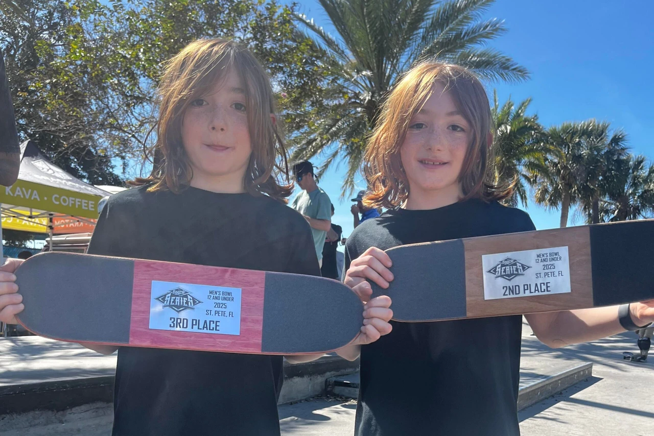 Twin skateboarders Efe (right) and Ege Tok (left) at a competition in the U.S., ranking 2nd and 3rd in the under-12 bowl category.