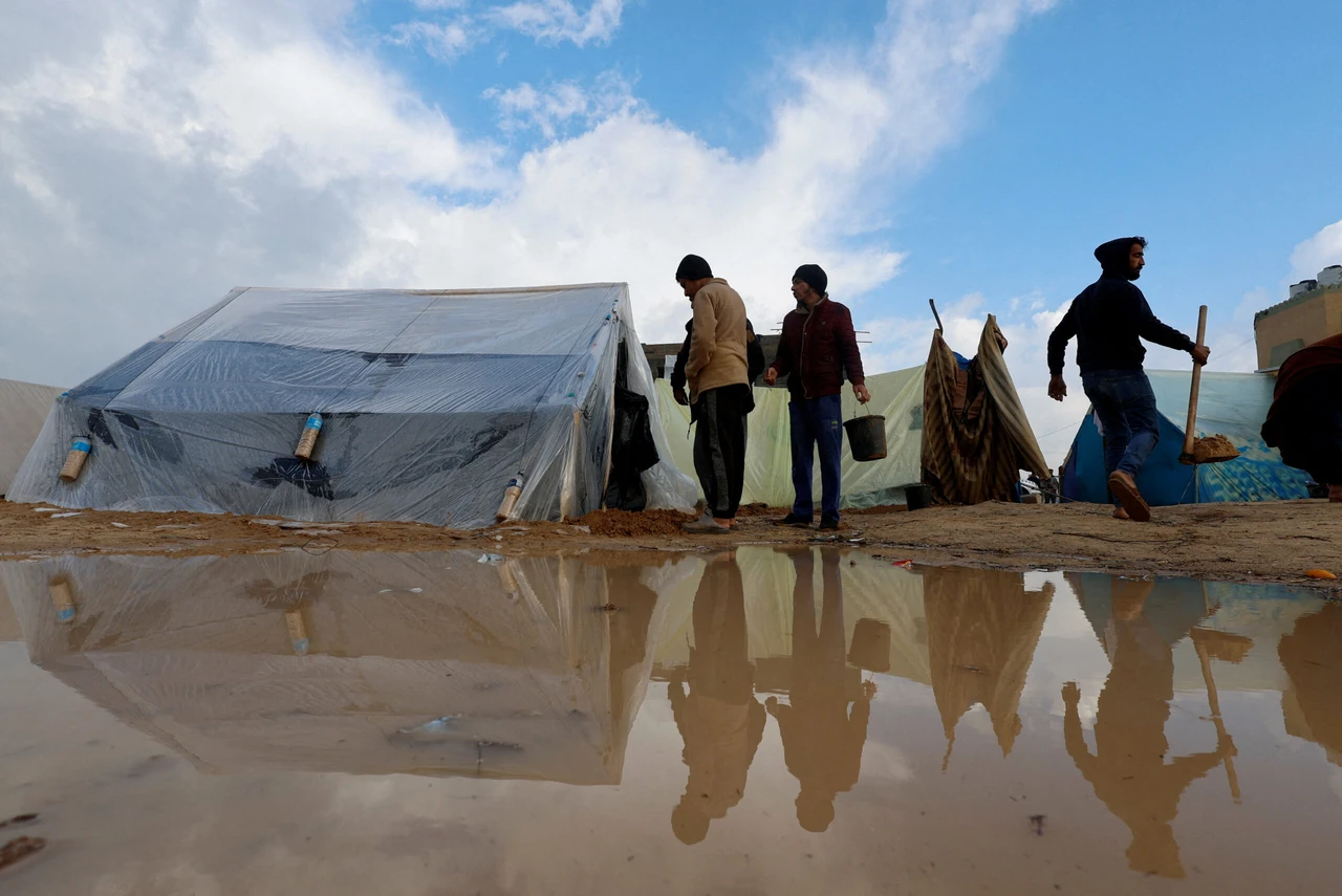 Fuel shortage halts wastewater stations in Gaza, over 700,000 at risk of health crisis