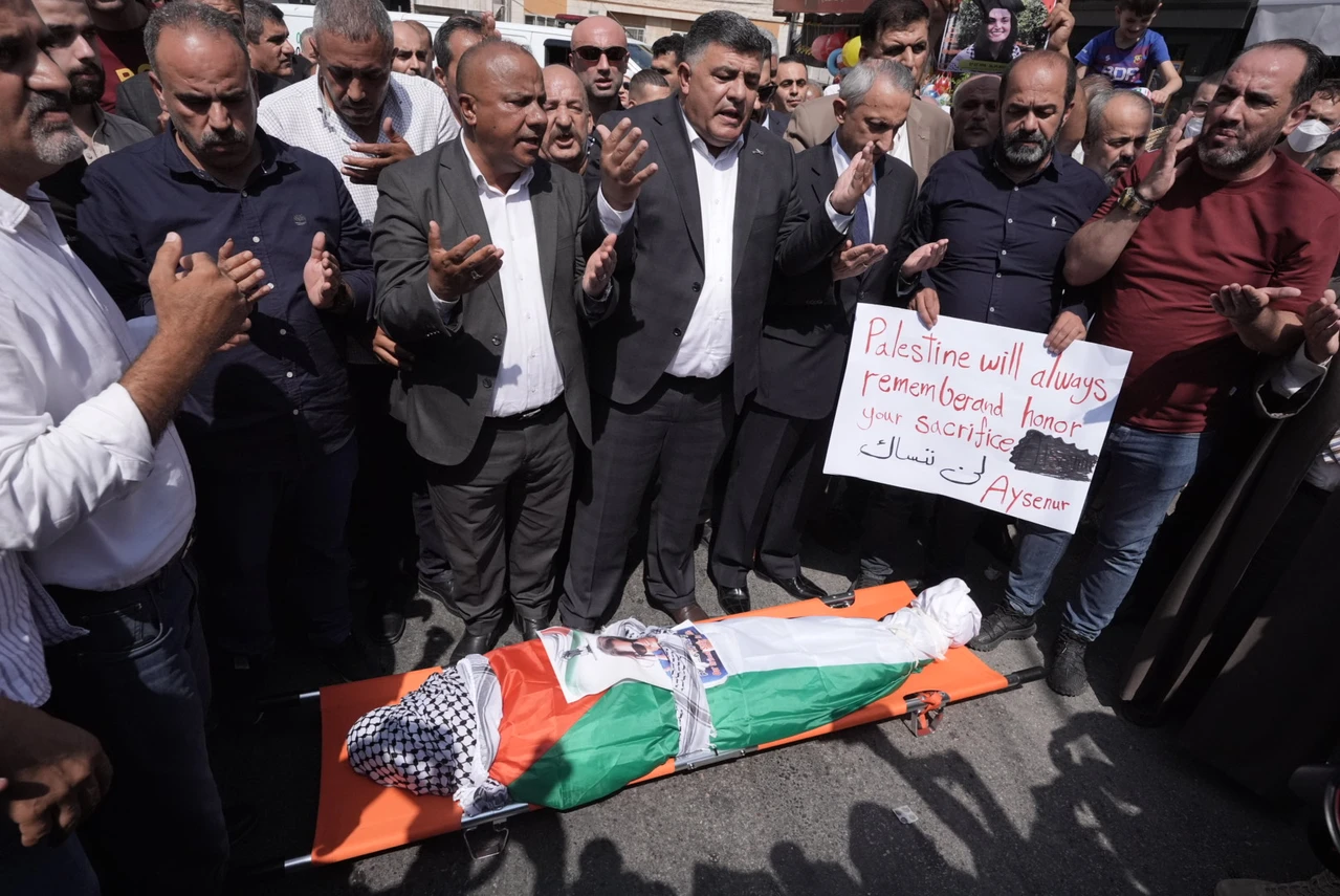 Hundreds in Nablus bid farewell to Turkish-American activist killed by Israeli forces