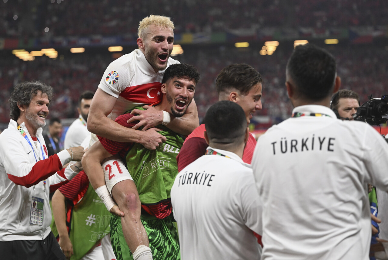 Türkiye advances to Euro 2024 round of 16 with historic victory over Czechia