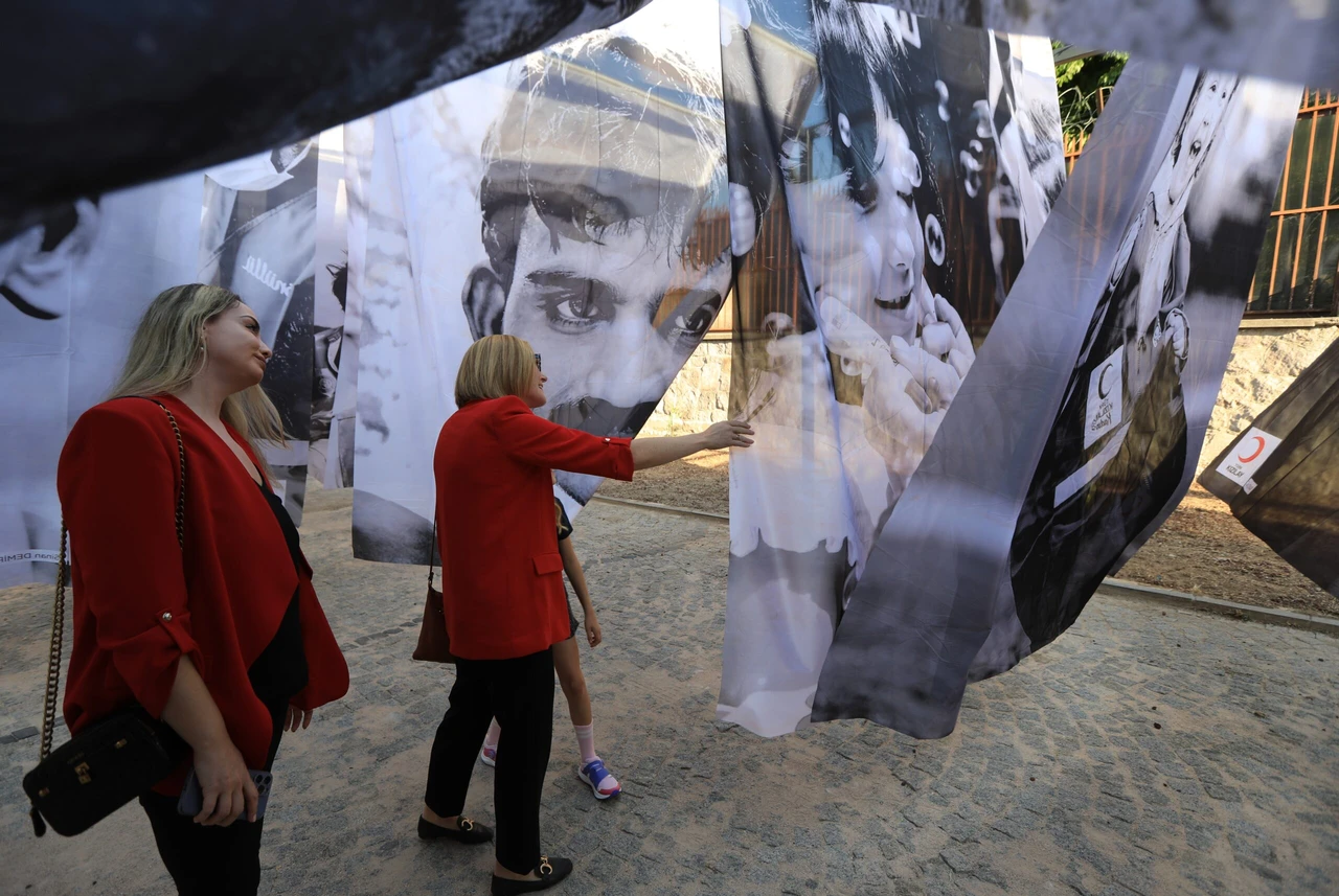 Turkish Red Crescent marks 'World Humanitarian Day' with photo exhibition