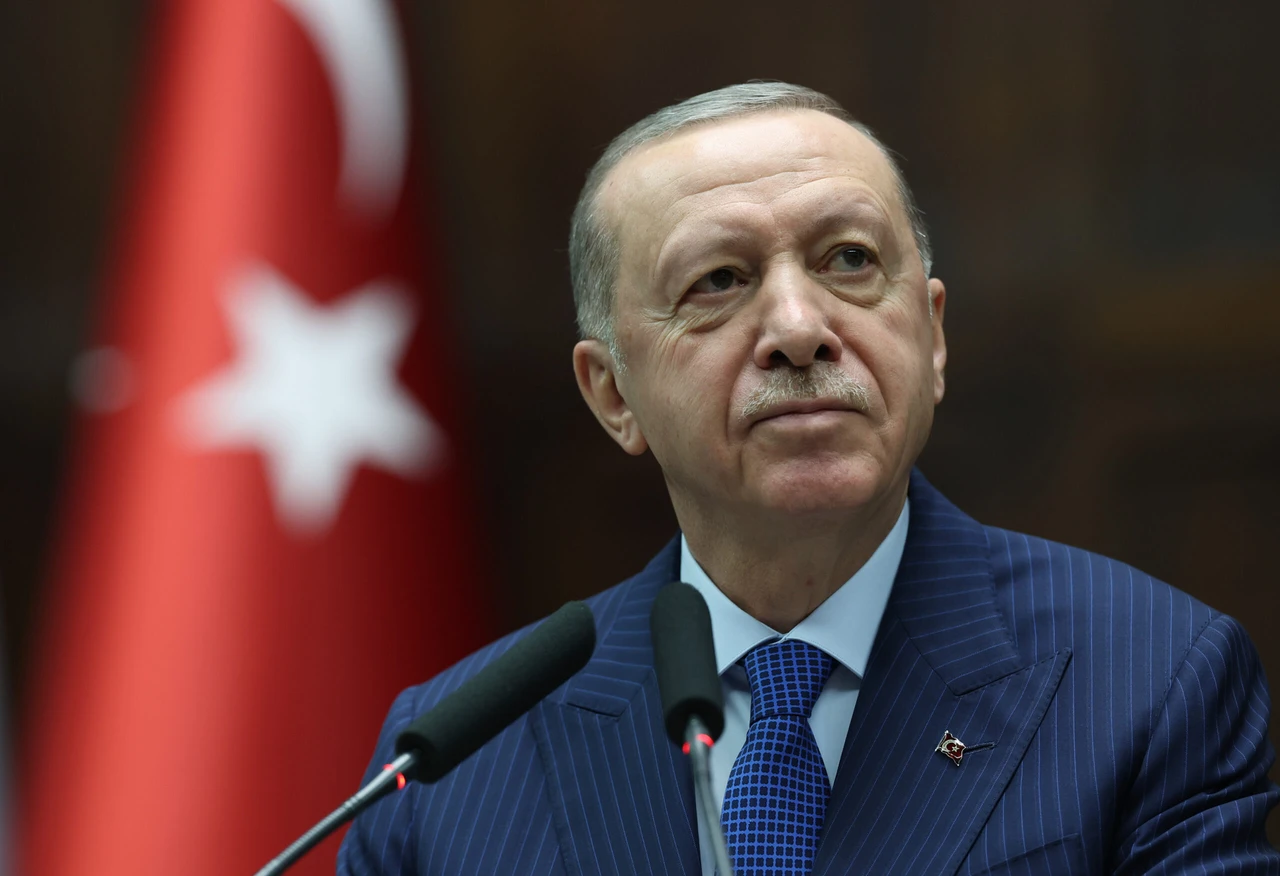 Latest poll: Erdogan trails opposition candidate by 10 points