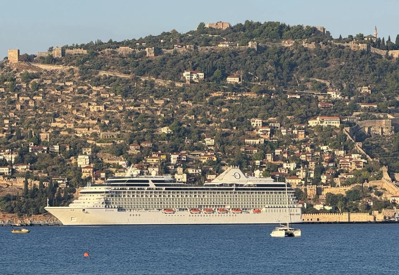 Cruise ship 'Riviera' brings over 1,200 tourists to Alanya