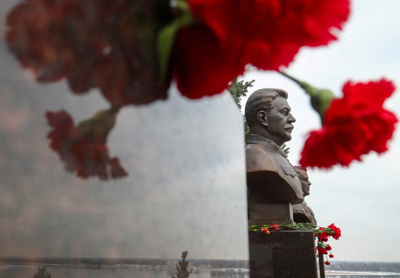 Stalin statue decapitated in Russia, near Moscow