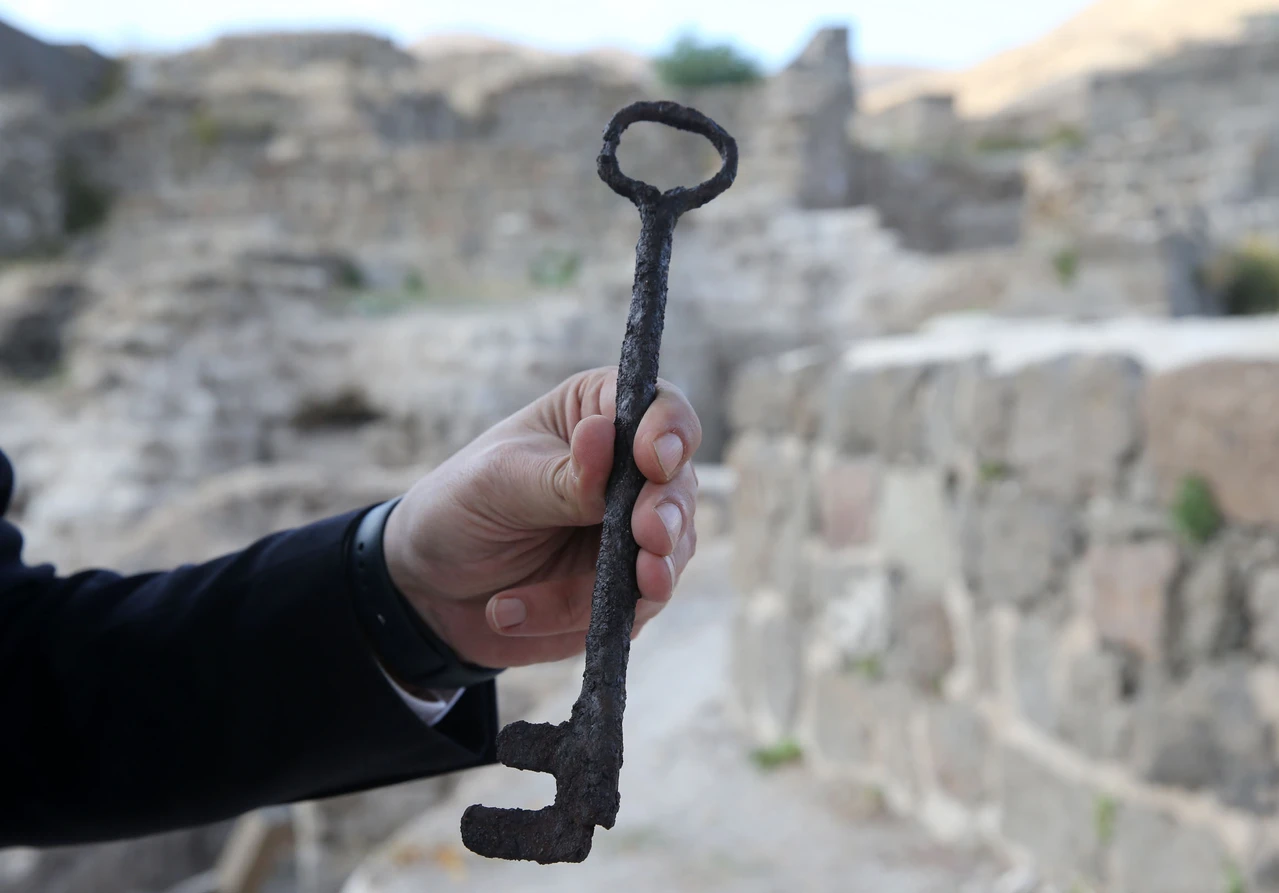 Key, iron fixtures of palace gate unearthed at Türkiye's Bitlis Castle