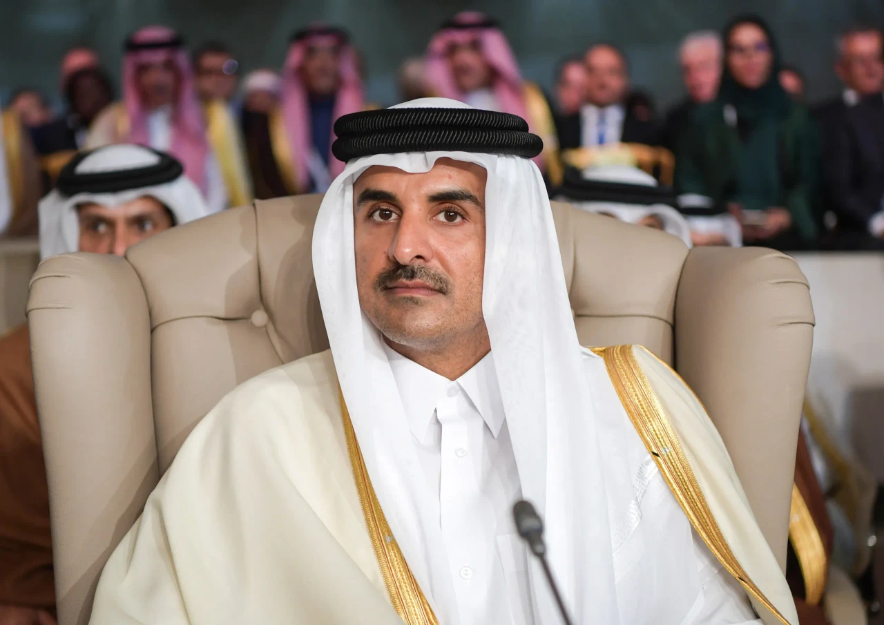 Poseof Qatar's Emir Sheikh Tamim bin Hamad al-Thani