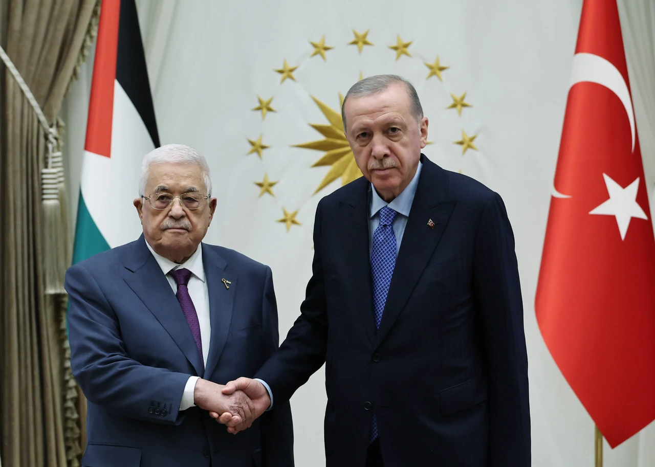 Erdogan reaffirms Türkiye’s commitment to Palestinian cause in talks with Abbas