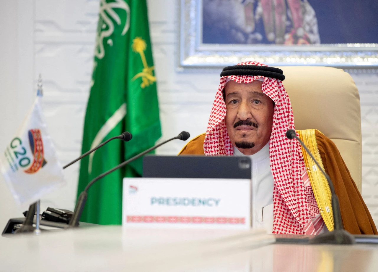 Saudi King Salman to undergo medical tests for lung inflammation amid health concerns