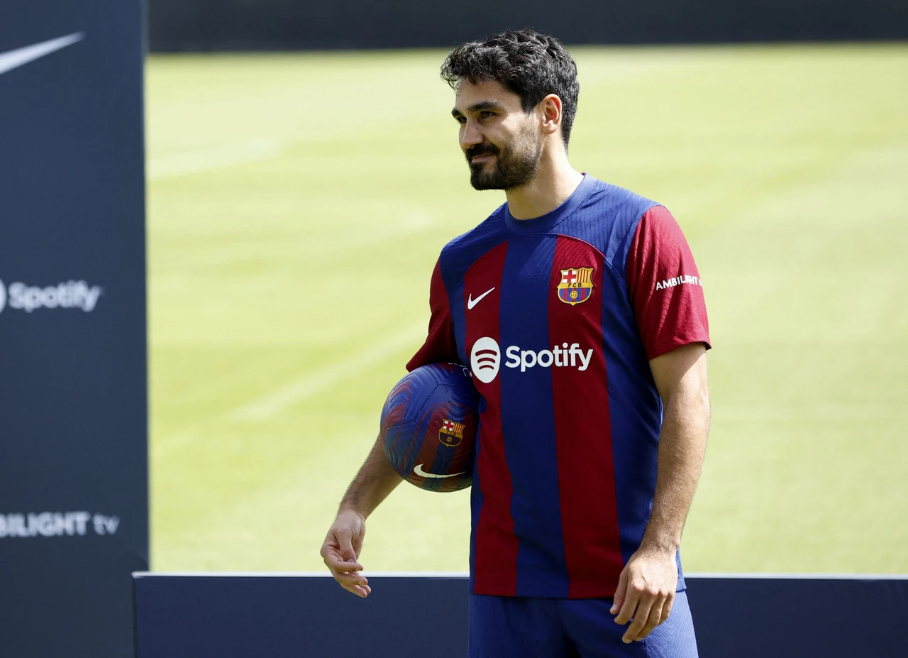 Barcelona's Ilkay Gundogan responds to Turkish club transfer rumors