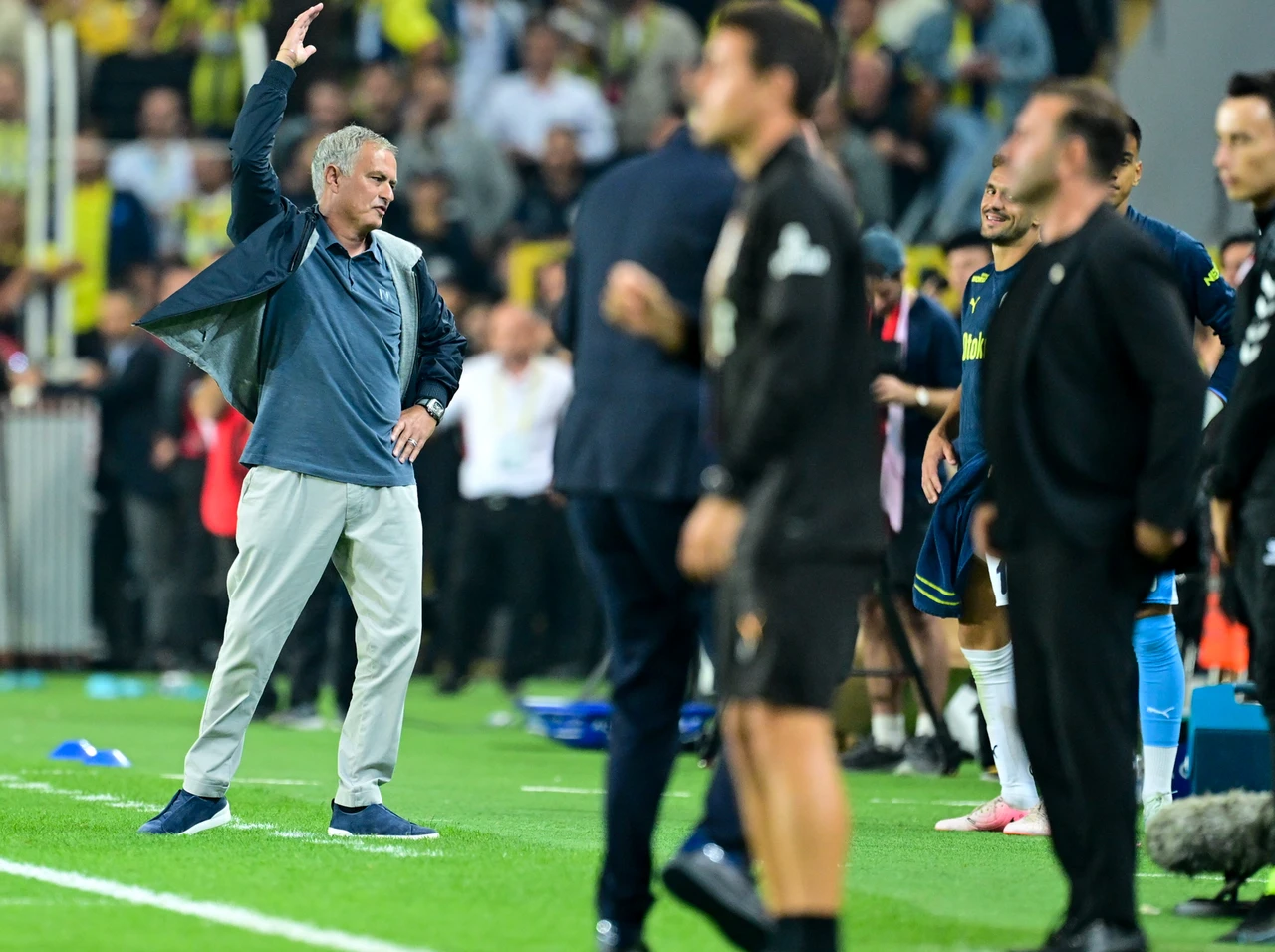 Mourinho's derby debut ends in defeat as Galatasaray beats Fenerbahce 3-1