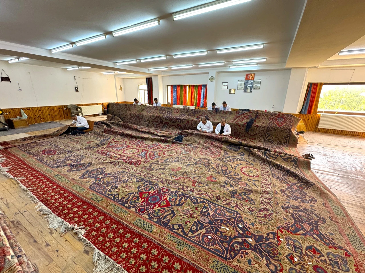 Hereke carpet gifted by Ottoman Empire to Netherlands undergoes restoration in Türkiye 