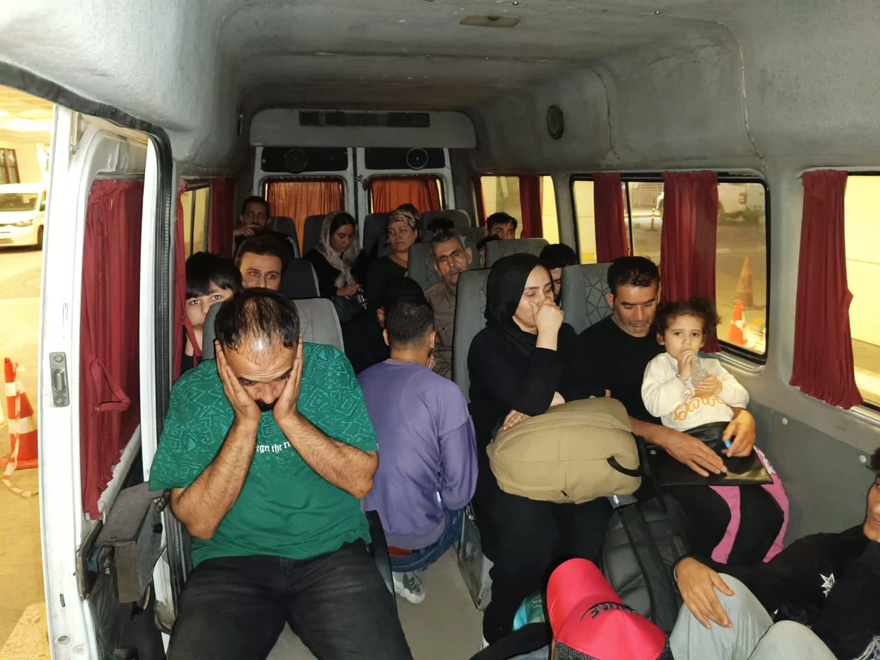 2 FETO suspects, 23 irregular migrants arrested in Edirne, Türkiye