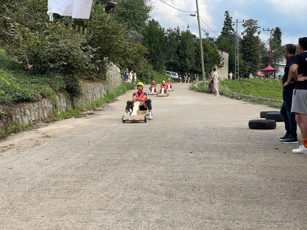 Dancers from 10 countries race wooden carts in Türkiye