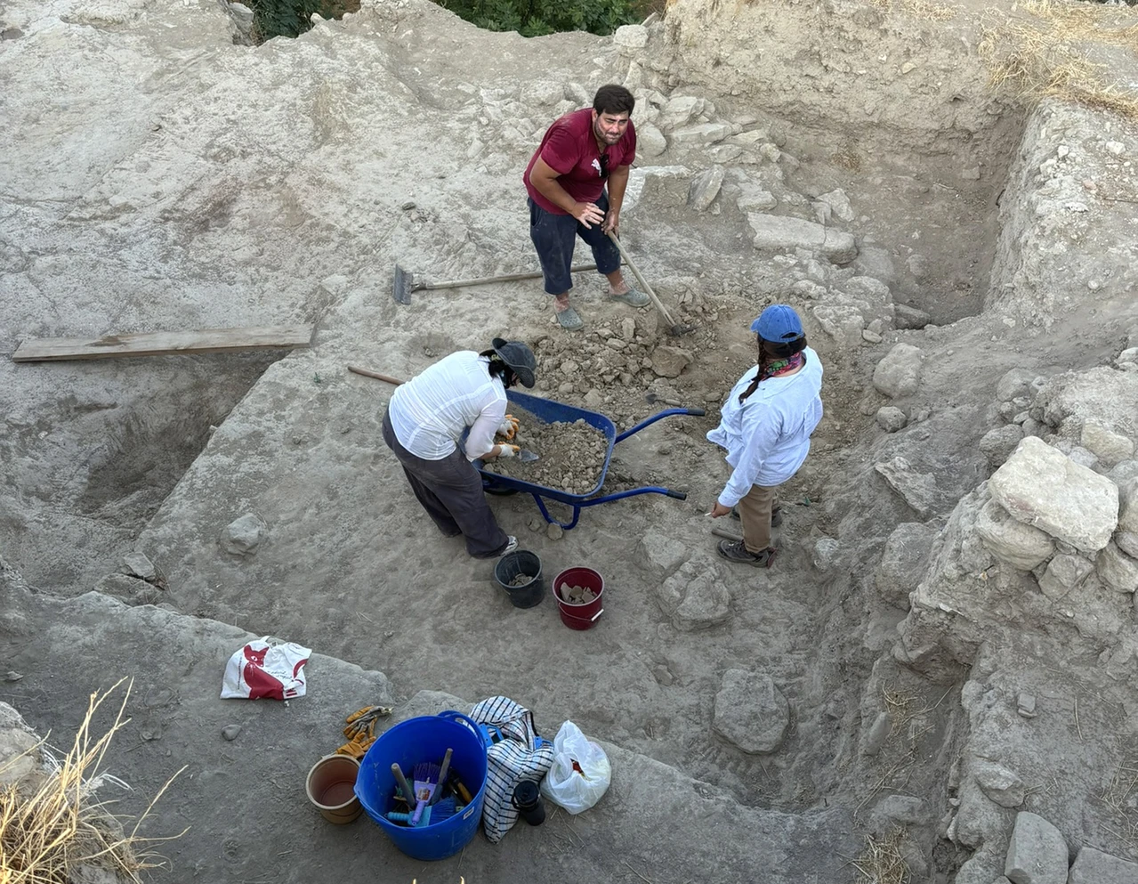 3,900-year-old cylinder seal, rare sling bullet unearthed in Türkiye