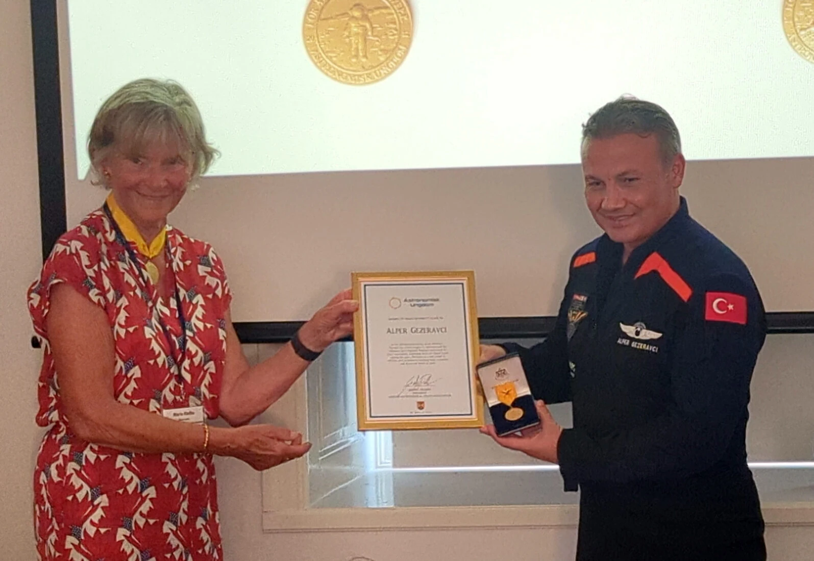 Türkiye’s first astronaut Alper Gezeravci awarded with gold medal in Sweden – Türkiye Today