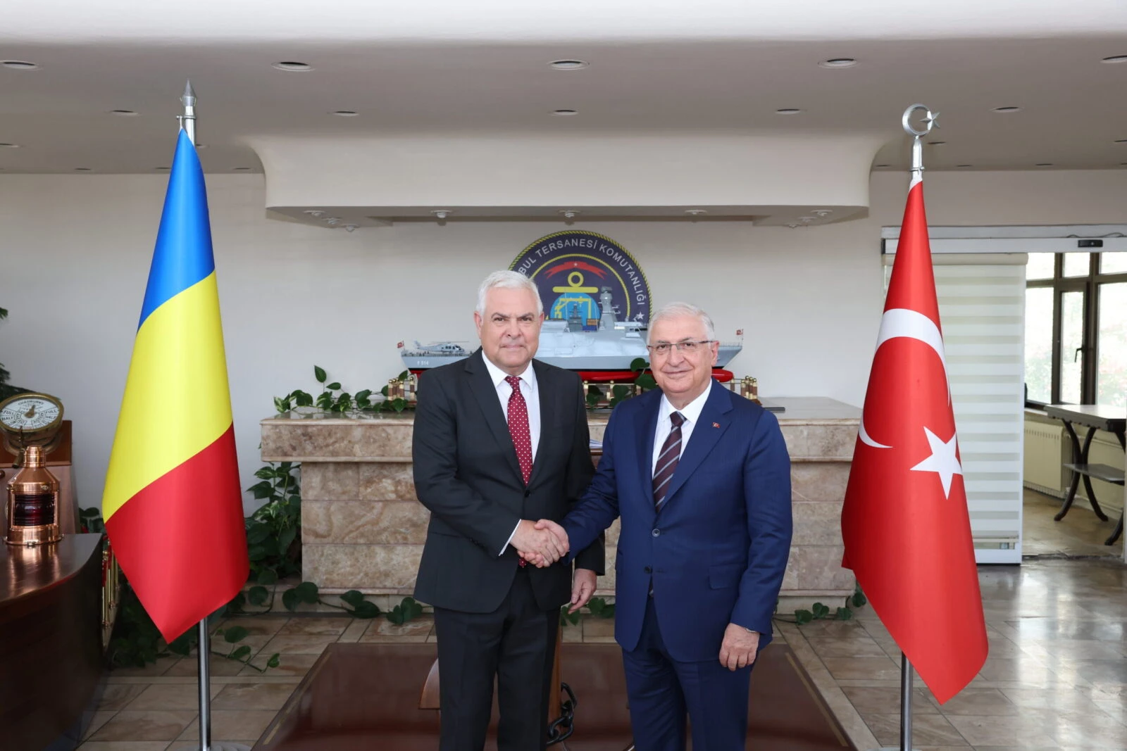 Romanian defense minister visits Türkiye to enhance defence ...