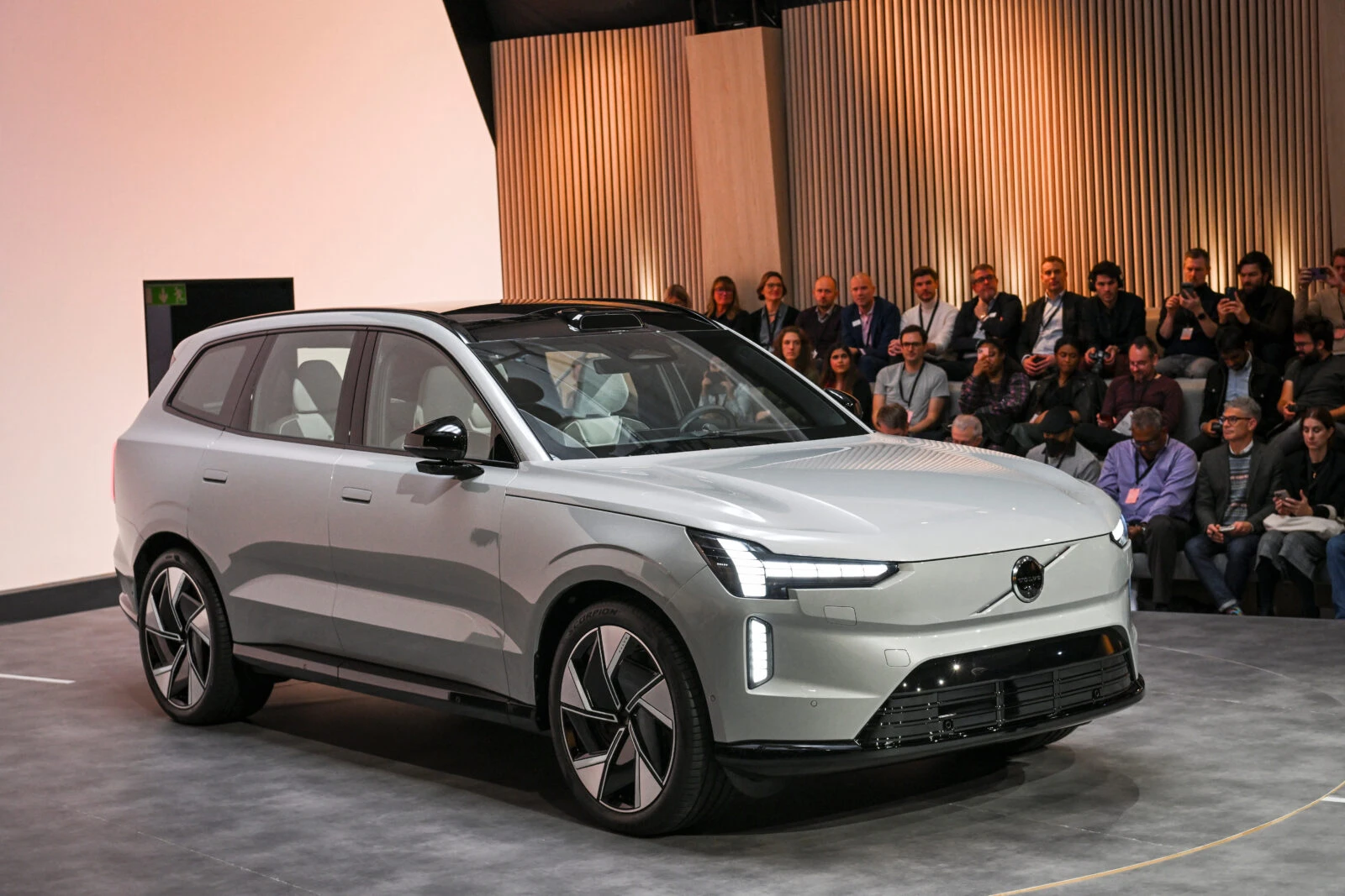 Volvo all electric by 2030 discount