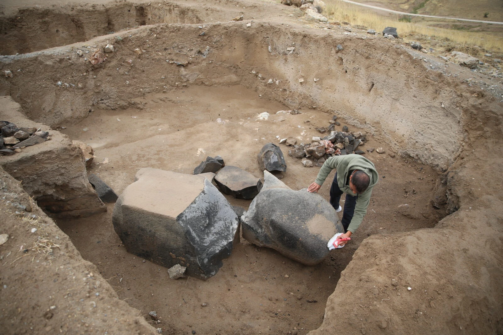 Ancient sculpture unveiled in Türkiye’s Garibin Tepe reveals Urartu art mysteries