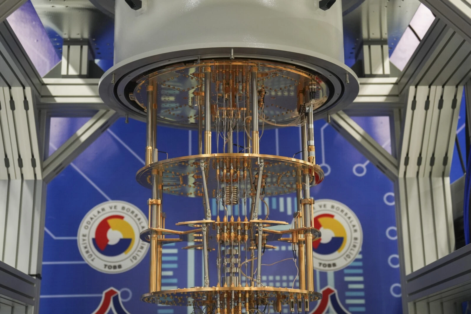 Türkiye unveils first quantum computer, QuanT – Türkiye Today